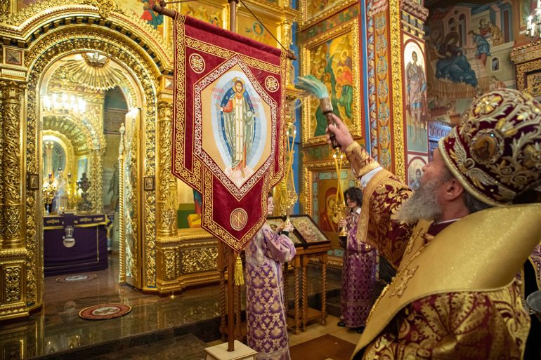 Бог рядом, даже тогда, когда кажется, что вокруг непроглядный мрак: в Калмыкии отмечают 80‑летие Явления Иисуса Христа в Элисте