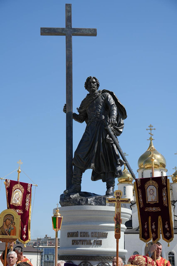 В Анапе открыли памятник святому князю Владимиру