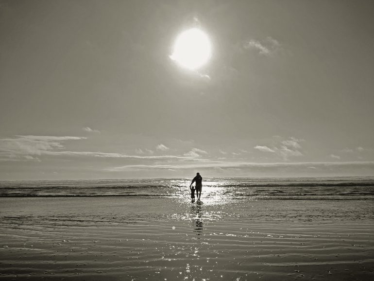 То любящий Отец, то строгий Судия. Как Бог ко мне относится на самом деле?