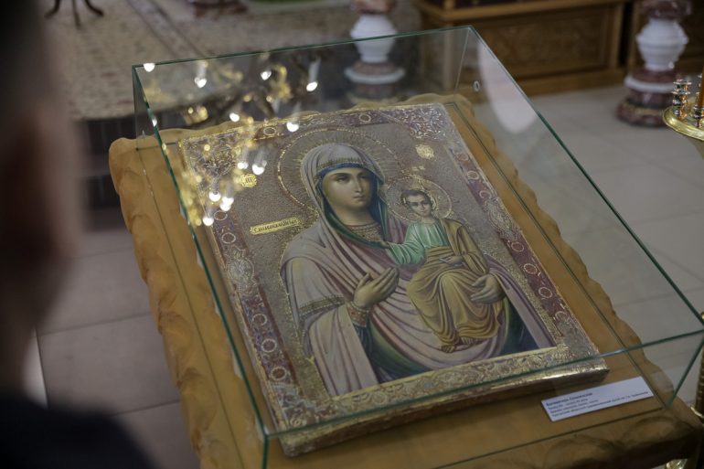 В Кургане Церкви вернули старинную Смоленскую икону Божией Матери