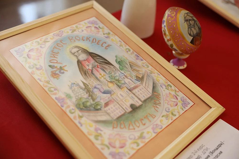 Студентки колледжа при Николо-Сольбинском монастыре посоревновались в Пасхальном конкурсе