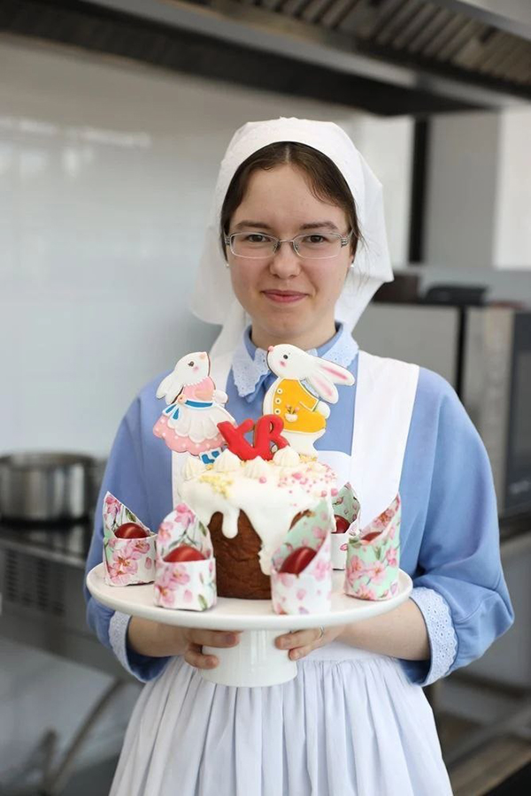 Студентки колледжа при Николо-Сольбинском монастыре посоревновались в Пасхальном конкурсе