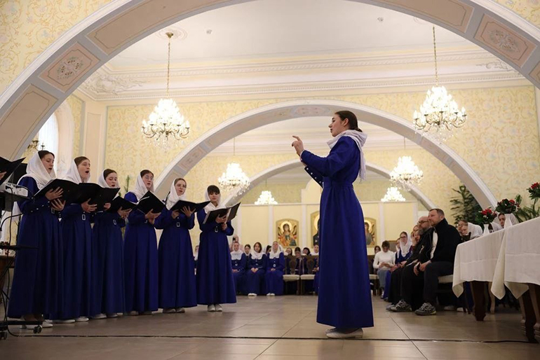 Студентки колледжа при Николо-Сольбинском монастыре посоревновались в Пасхальном конкурсе