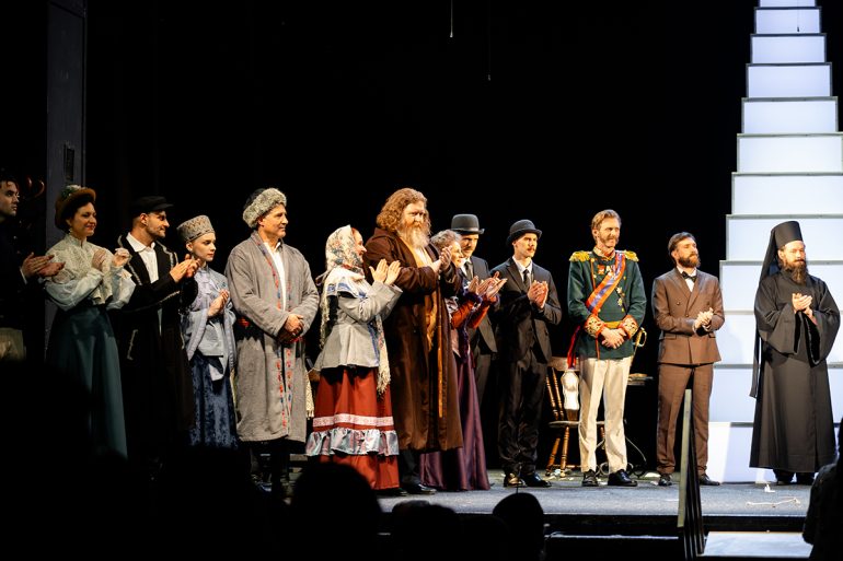 В Москве прошла премьера спектакля о меценате-монахе Иннокентии Сибирякове