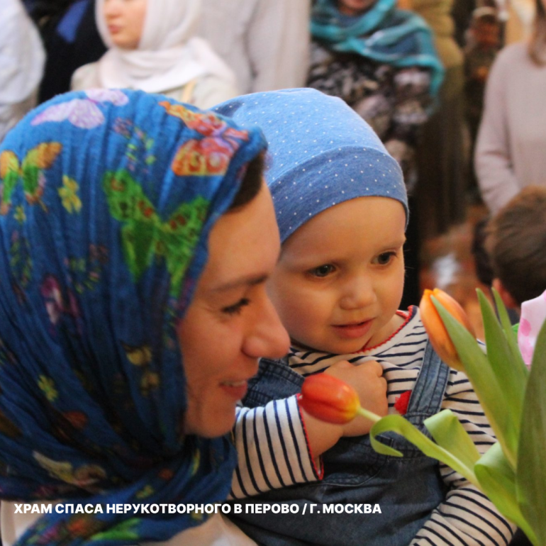 Жены-мироносицы 2026: фотогалерея с цветами