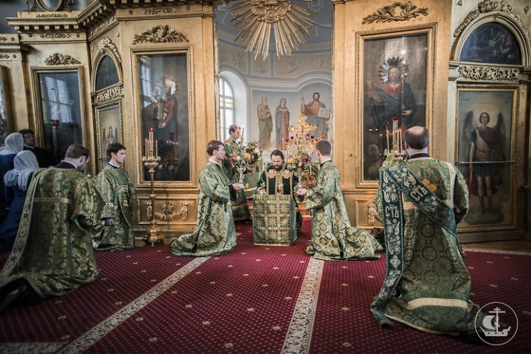 Служба на Троицу