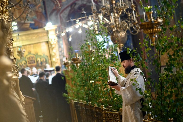 Богослужение Троицкой родительской: кратко