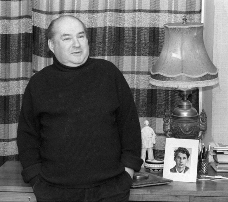 Стихи ко Дню Победы: первые публикации и живые голоса поэтов