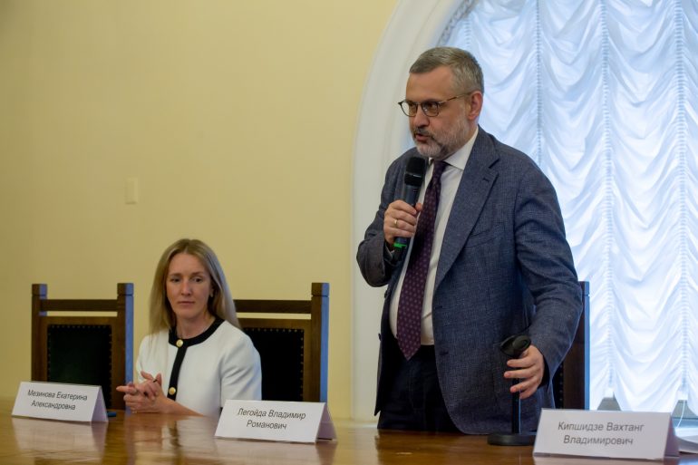 Владимир Легойда встретился с православными волонтерами из зоны конфликта