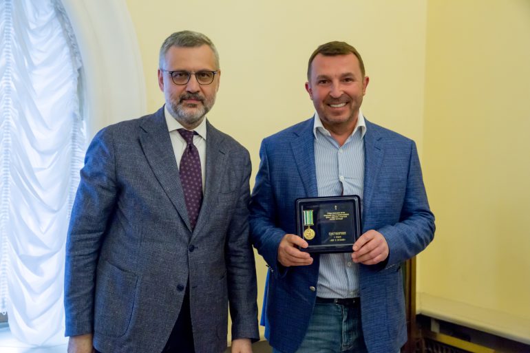 Владимир Легойда встретился с православными волонтерами из зоны конфликта