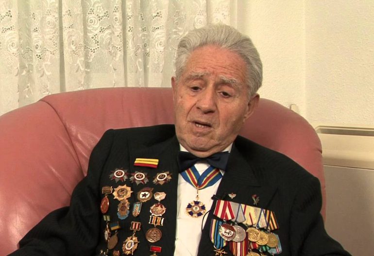 Стихи ко Дню Победы: первые публикации и живые голоса поэтов