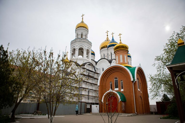 В столице Калмыкии Элисте появилась площадь 80-летия Явления Христа Спасителя