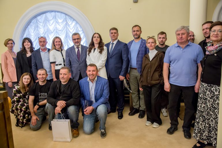 Владимир Легойда встретился с православными волонтерами из зоны конфликта