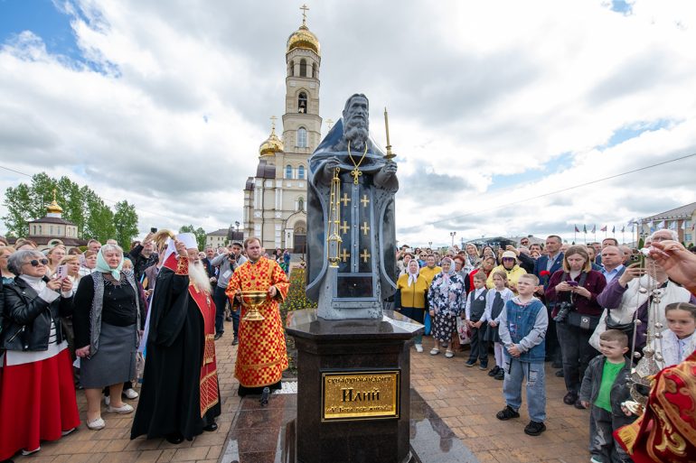 В Орловской области открыли памятник схиархимандриту Илию (Ноздрину)