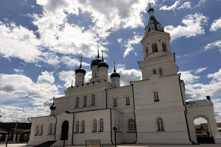 В иркутском селе отреставрировали исторический собор и построили колокольню, которую не успели возвести в начале ХХ века