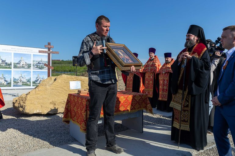 На Ставрополье заложили храм в честь святителя Игнатия (Брянчанинова): первую икону приходу подарили байкеры