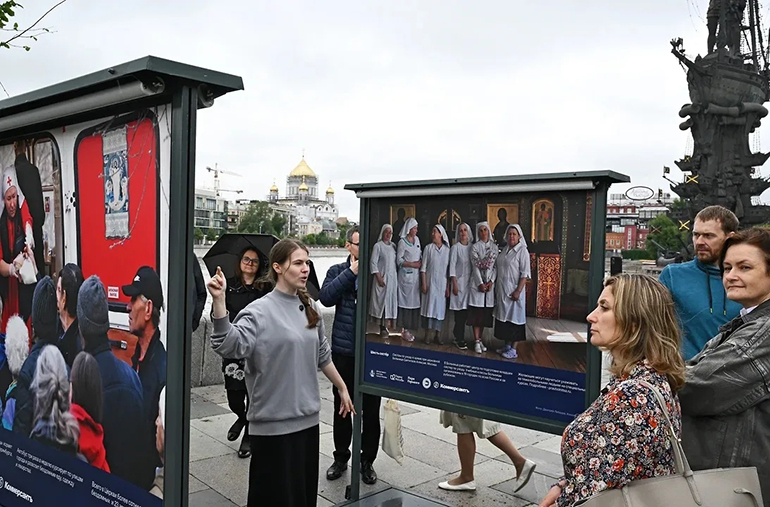 Фотографии о социальном служении Церкви показывают в Парке Горького
