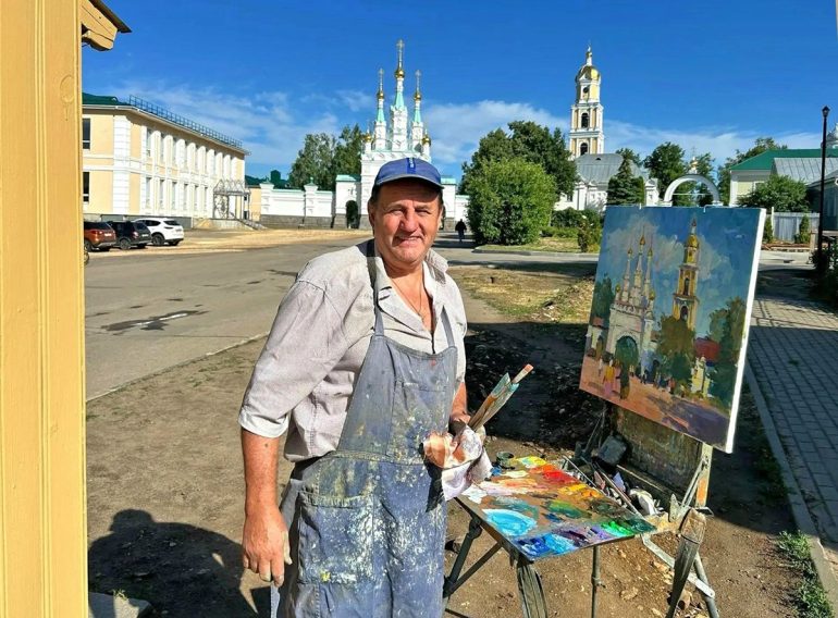 Художники из разных регионов России пишут картины в Серафимо-Дивеевском монастыре