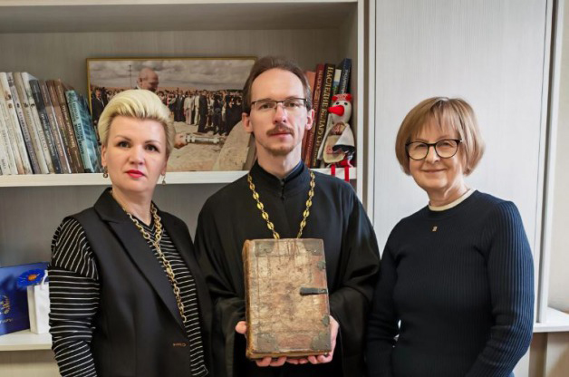 В Беларуси оцифровали уникальное издание Евангелия, напечатанное в XVI веке