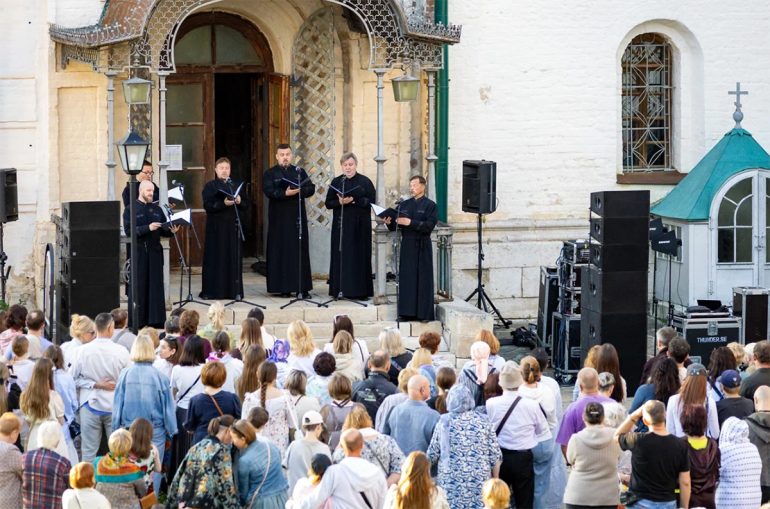 В течение всего лета в древних храмах Владимирской области можно послушать «Голоса Суздаля»