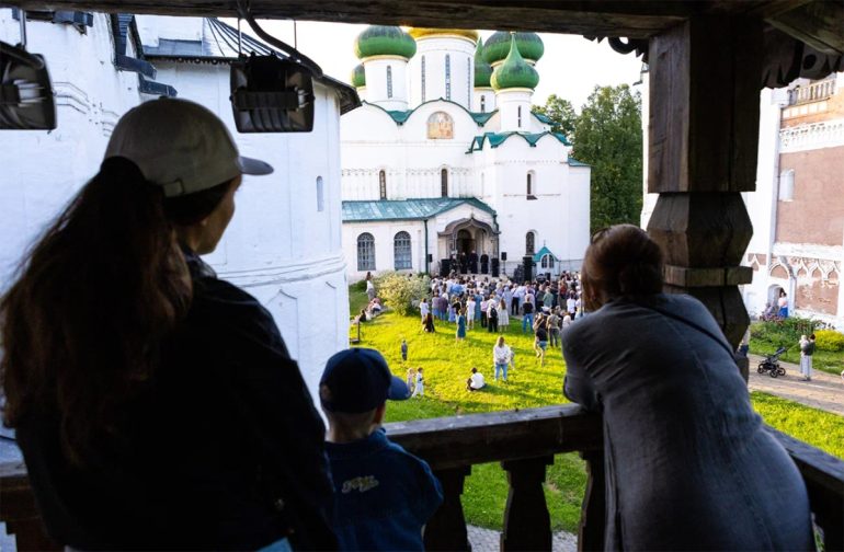 В течение всего лета в древних храмах Владимирской области можно послушать «Голоса Суздаля»
