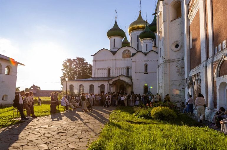 В течение всего лета в древних храмах Владимирской области можно послушать «Голоса Суздаля»