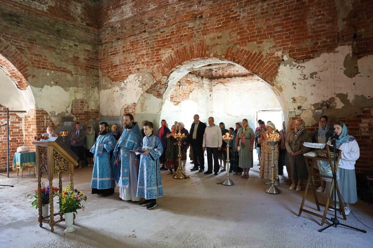 В сельском храме в Нижегородской области впервые за 100 лет совершили Литургию