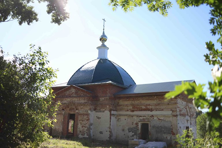 В сельском храме в Нижегородской области впервые за 100 лет совершили Литургию