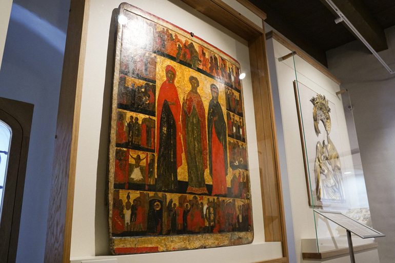 В Пскове показывают уникальную икону, рассказывающую о двух святых Ульянах, хотя в центре образа только одна из них