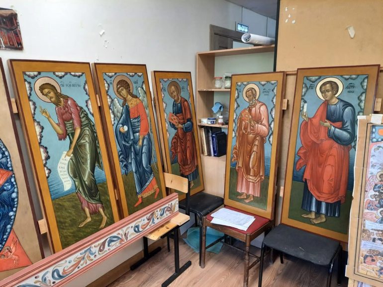 Иконописцы ПСТГУ полностью воссоздали иконостас сгоревшей Успенской церкви Кондопоги