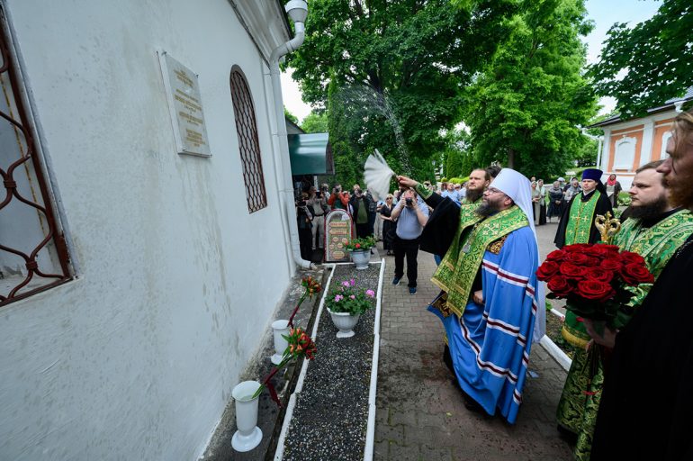 В Снетогорском монастыре Пскова открыли памятные доски архиепископам-просветителям и Александру Пушкину