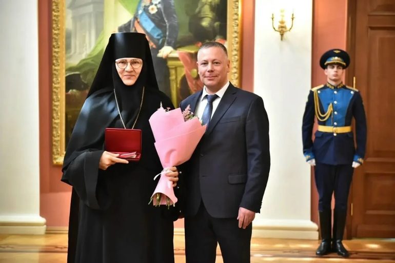 Настоятельницу Николо-Сольбинского монастыря наградили медалью ордена «За заслуги перед Отечеством» II степени