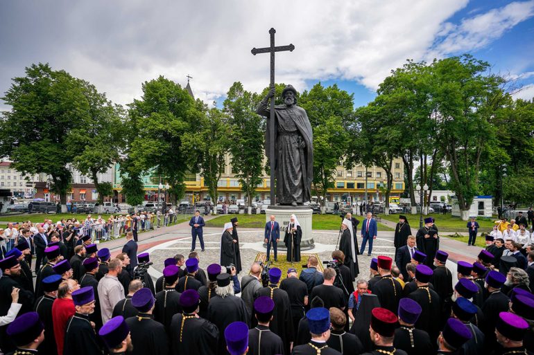 Патриарх Кирилл освятил в Калининграде памятник святому князю Владимиру