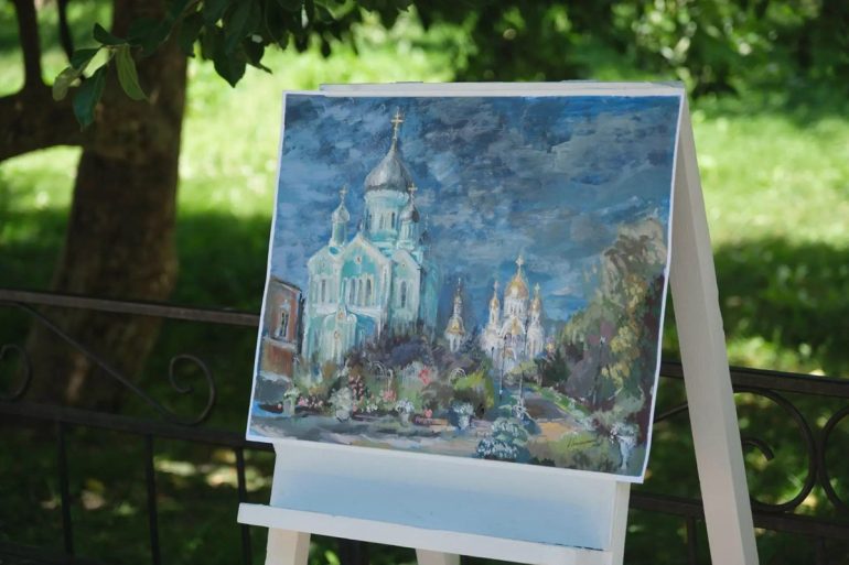 В Дивеевском монастыре показывают работы художников, которые за 10 дней написали больше 170 картин с видами обители
