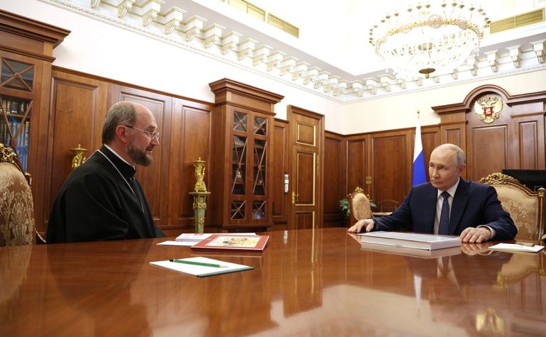 Священник Александр Ткаченко рассказал Владимиру Путину о детях с тяжелыми заболеваниями, которые благодаря фонду «Круг добра» успешно учатся