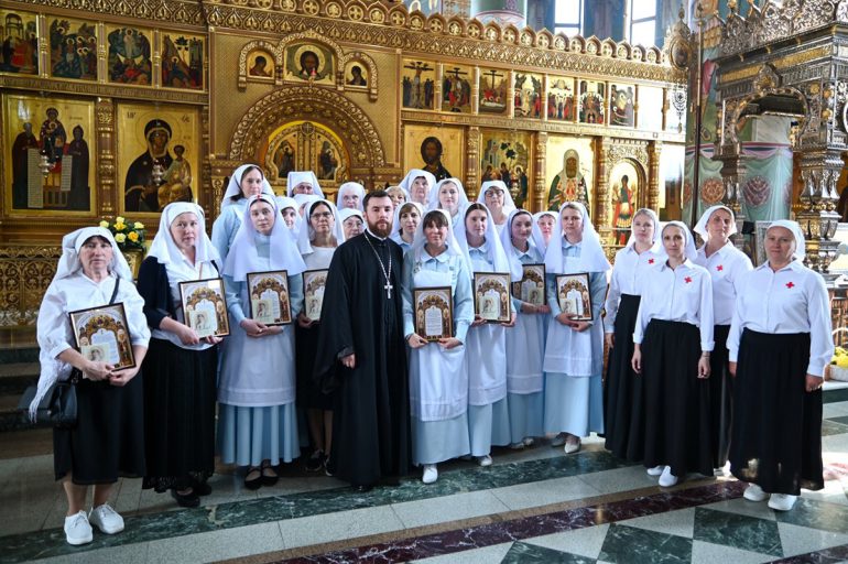В Брянске впервые совершили чин посвящения в сестры милосердия