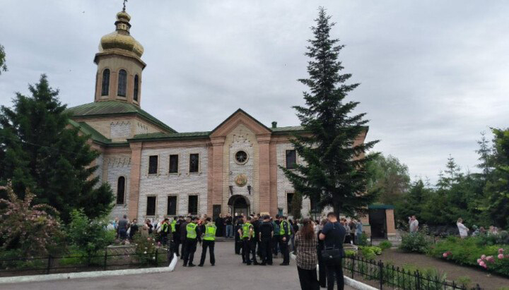 В Кременчуге сторонники ПЦУ захватили Троицкий храм, избив священнослужителей