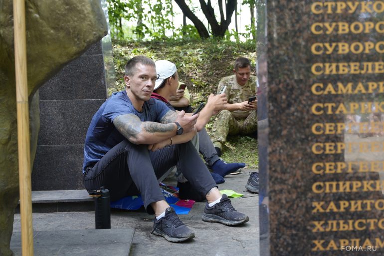 Фотограф журнала «Фома» присоединился к уникальному крестному ходу «От Государя к Преподобному»