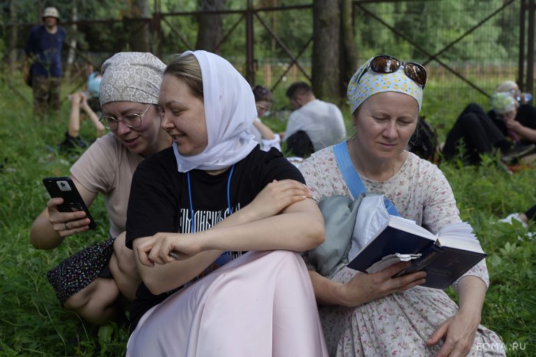 Фотограф журнала «Фома» присоединился к уникальному крестному ходу «От Государя к Преподобному»