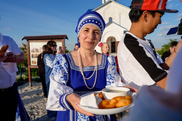 Степь, верблюды и православие: туристический маршрут по пути Кирилла и Мефодия