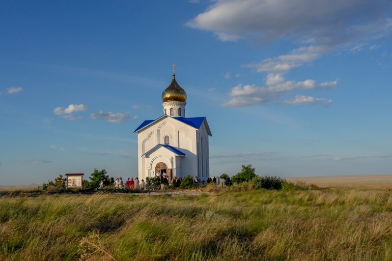 Степь, верблюды и православие: туристический маршрут по пути Кирилла и Мефодия