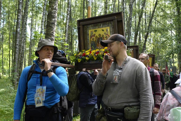Фотограф журнала «Фома» присоединился к уникальному крестному ходу «От Государя к Преподобному»