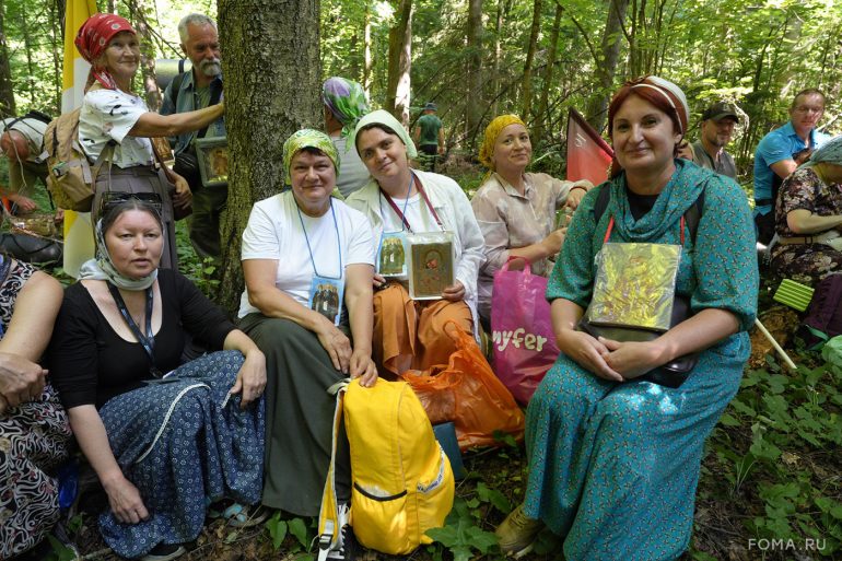 Фотограф журнала «Фома» присоединился к уникальному крестному ходу «От Государя к Преподобному»