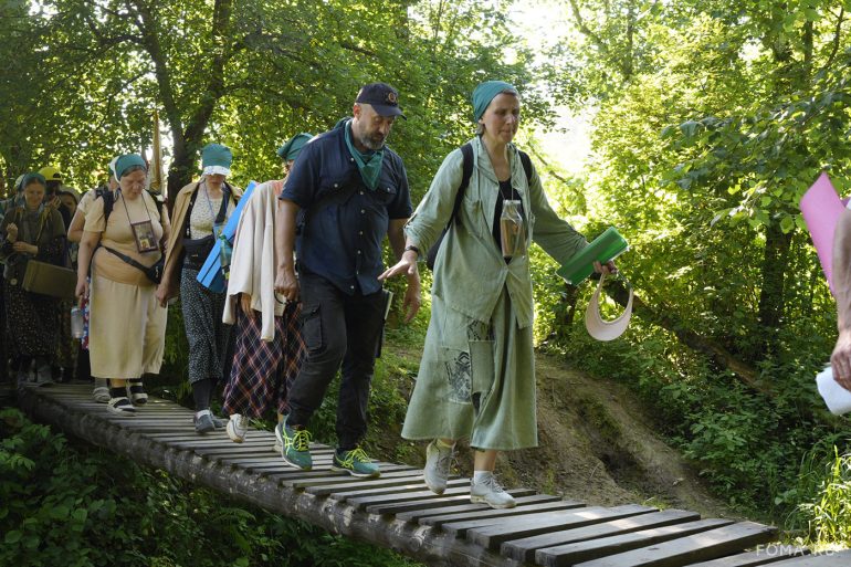 Фотограф журнала «Фома» присоединился к уникальному крестному ходу «От Государя к Преподобному»