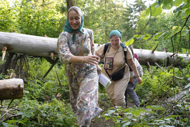 Фотограф журнала «Фома» присоединился к уникальному крестному ходу «От Государя к Преподобному»