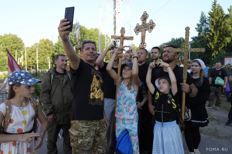 Фотограф журнала «Фома» присоединился к уникальному крестному ходу «От Государя к Преподобному»