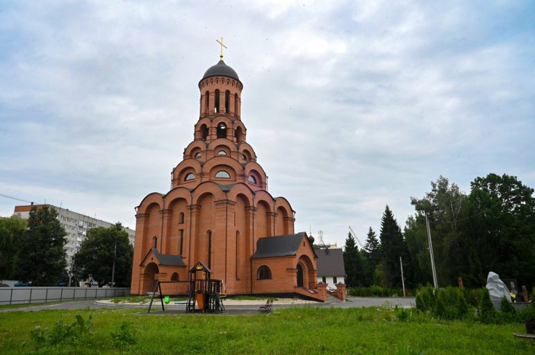 В Брянске освятили храм, с 30-метровой галереи которого открывается панорама города