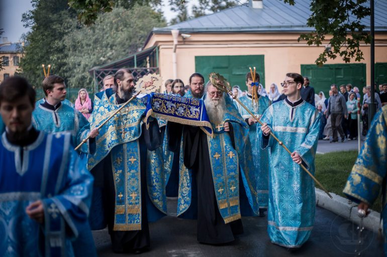 Богослужение на Успение Пресвятой Богородицы: подробный разбор