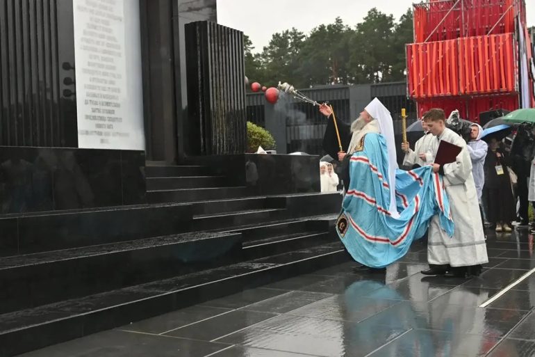 В Екатеринбурге открыли один из самых высоких и уникальных в России православных памятников: он посвящен Собору архистратига Михаила