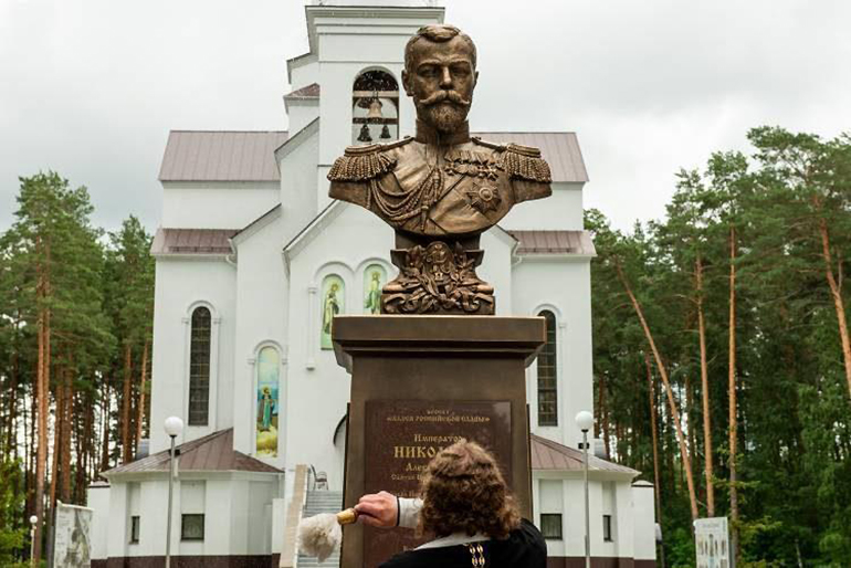 В Заречном Пензенской области открыли памятник-бюст царю-страстотерпцу Николаю II